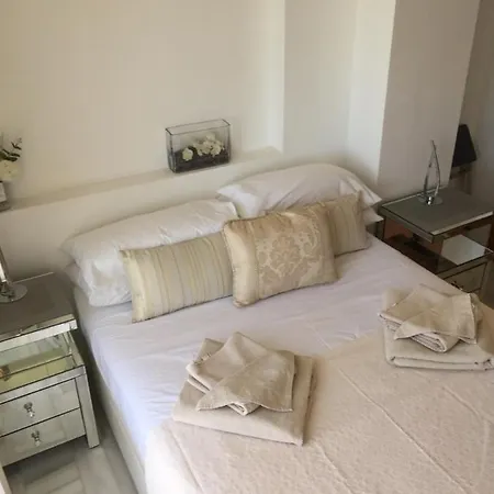 Alta Loma With Awesome Sea Views, Bbq, Sleeps 4, Wifi On Clc Site Apartment Fuengirola